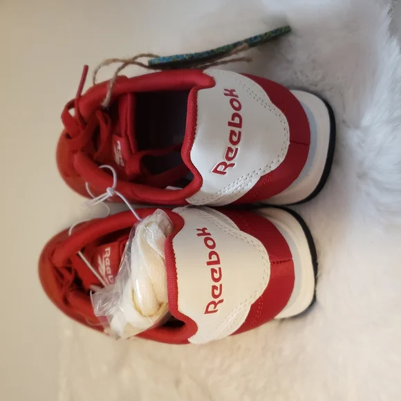 Women's New Reebok Classic AZ Sneaker in a vibrant red Size